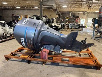 2005 Yamaha F250 Four Stroke 4-Stroke 25″ Outboard Motor Runs Parts or Repair