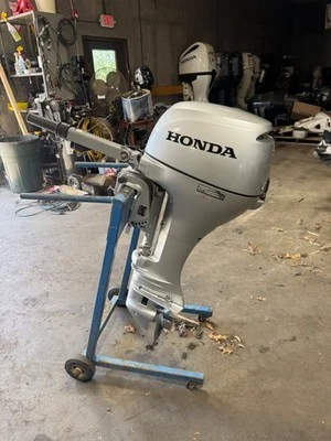 ~2010 Honda BF15 15 hp 4-Stroke 20″ Outboard Motor Engine Runs well Tiller