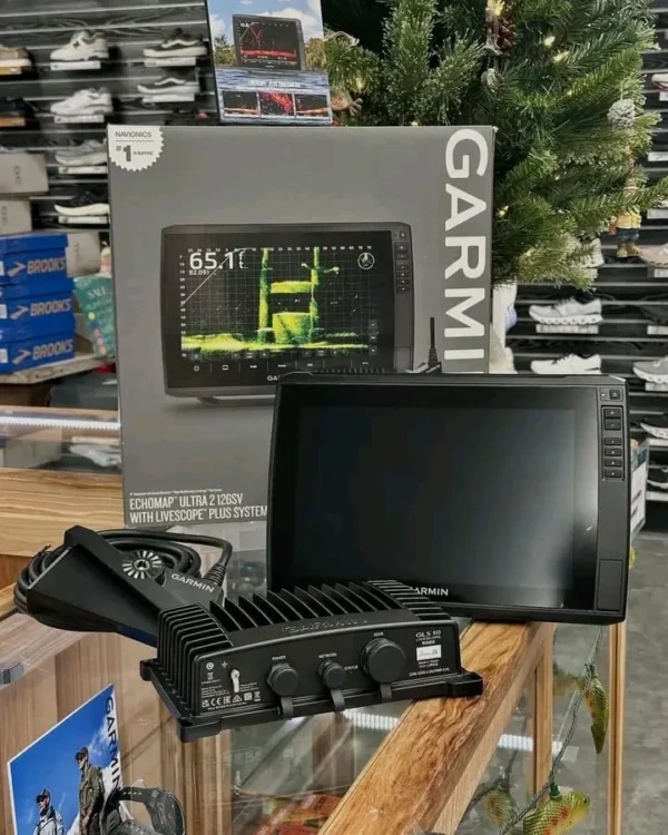 Garmin ECHOMAP Ultra 2 126sv LiveScope Bundle