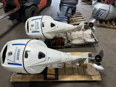 Pair 2005 Evinrude 225 hp ETEC 2-Stroke 25″ Dual Twin Outboard Motors Props