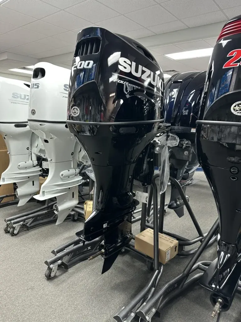 – Suzuki 200HP 4-Stroke DF200ATX 25″ Shaft Outboard Motor